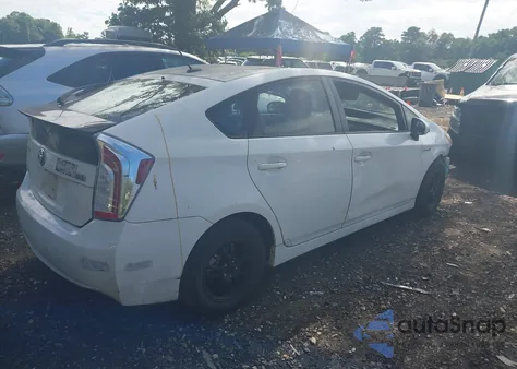2013 Toyota Prius Three z USA, uszkodzony, nr VIN JTDKN3DU8D5547390
